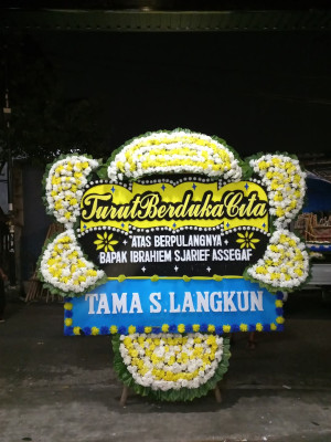 Papan Bunga Duka di Hutumury